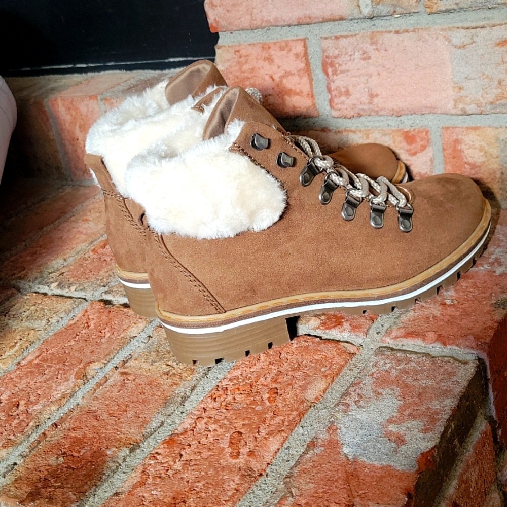 Women bootie shoes size 6
